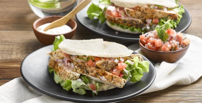 Pan Naan relleno con Pollo a las Finas Hierbas