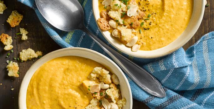 Crema de Zapallo con Galleta crocante de Queso