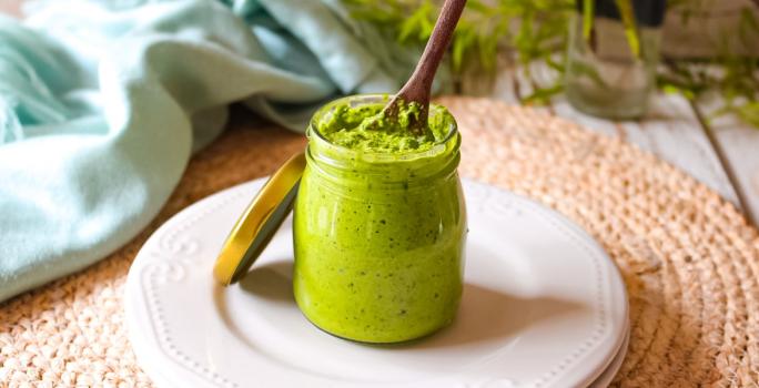 Pesto de hojas de coliflor