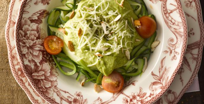 Spaghetti de Zapallo Italiano con Pesto de Palta y Frutos Secos