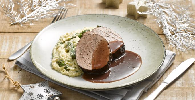 Carne al carmenere con cremoso de cous cous y espárragos