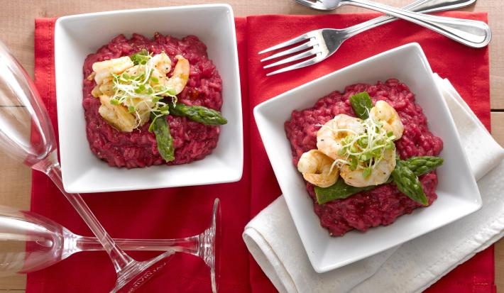 Risotto de Betarraga con Camarones y Espárragos salteados Risotto de Betarraga con Camarones y Espárragos salteados