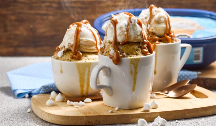 Mugcake con Helado de Tres Leches Mugcake con Helado de Tres Leches