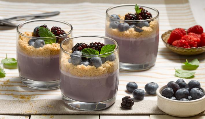 Postre helado de arándanos
