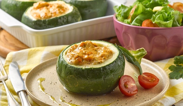 Zapallo italiano relleno con crema de pollo sin lactosa