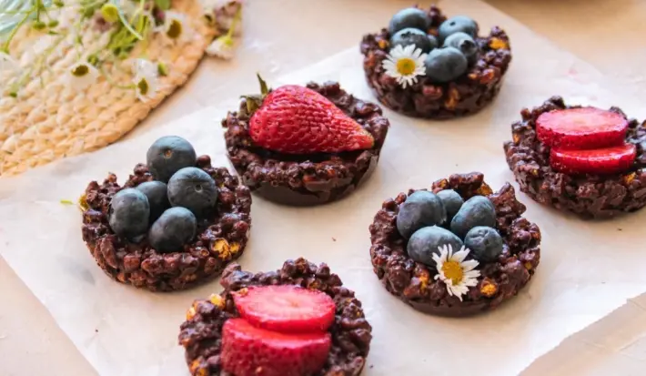 Tacitas de Cereal estrellitas, Chocolate y Fruta