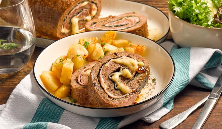 Rollo de carne con jamón, queso y espinaca Rollo de carne con jamón, queso y espinaca
