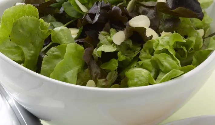 Ensalada Mix de Hojas con Frutos Secos
