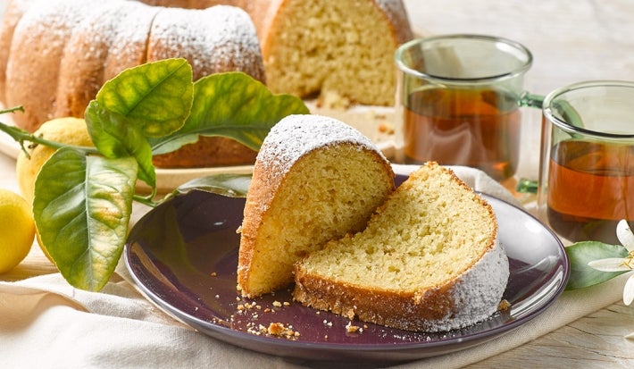 Queque húmedo de limón y almendras sin lactosa