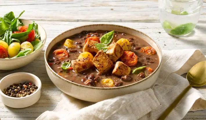 Sopa de porotos negros con cerdo