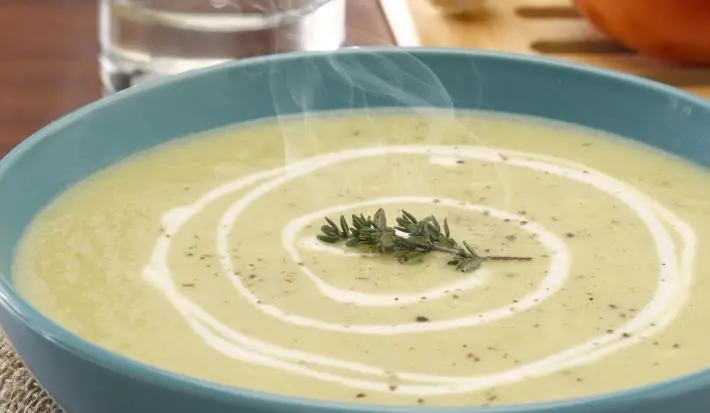 Sopa de Apio con Queso y Yogurt