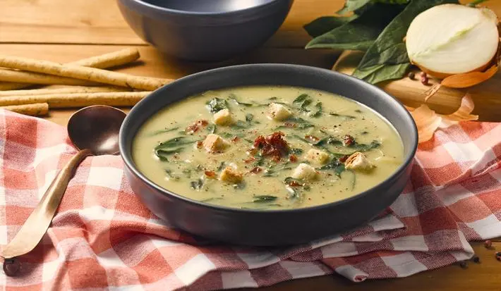 Sopa de huevo y hortalizas