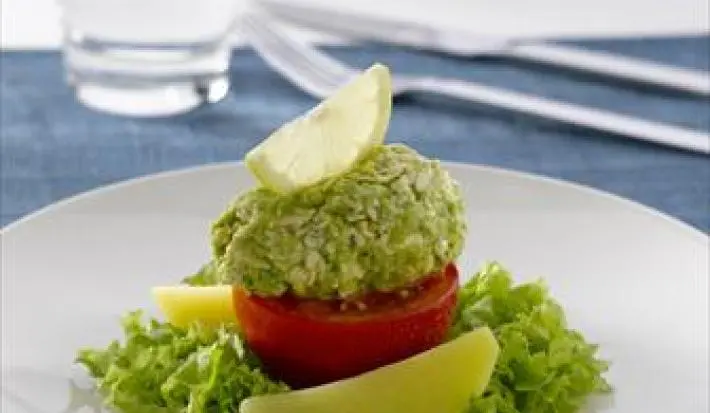 Tomate Relleno con Pasta de Pollo y Palta