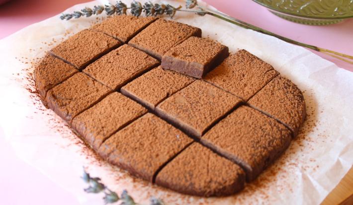 Cuadraditos de chocolate y leche condensada Cuadraditos de chocolate y leche condensada
