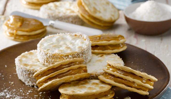 Galletas Con Manjar y Coco