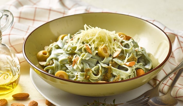 Fetuccini de espinaca a la crema sin lactosa