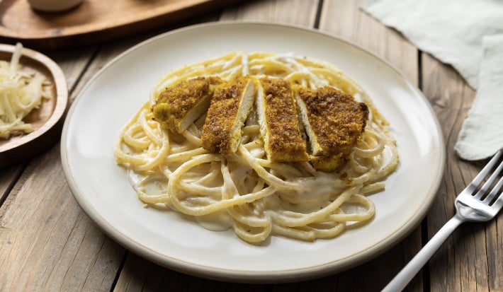 Pasta cremosa con pollo crunchy