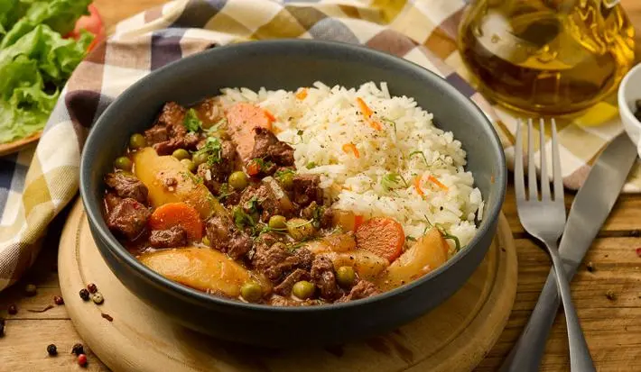 Estofado de Carne con Papas y Arvejas