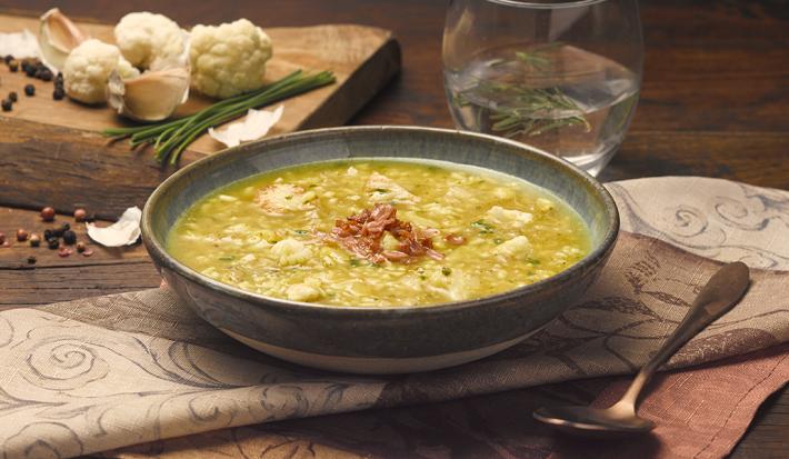 Sopa thai de coliflor asada