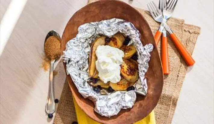 Gratinado de pera, Plátanos y Arándanos a la Crema