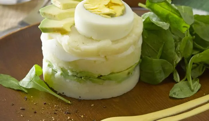 Timbal peruano con salsa Huicaína