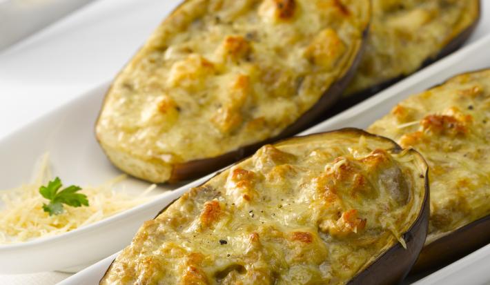 Berenjena Rellena con Crema de Pollo y Queso