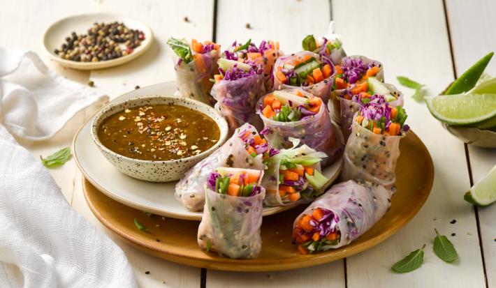 Rollitos frescos verduras y salsa oriental