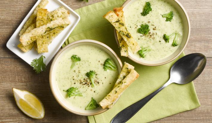 Sopa de brocoli y crutones Sopa de brocoli y crutones