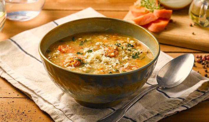 Sopa de lentejas con longaniza