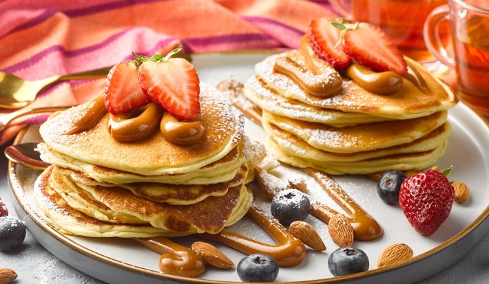 Hotcakes con manjar sin lactosa