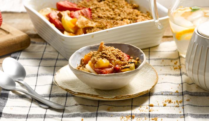 Crocante de canela y fruta asada