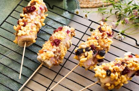 Plátanos cubiertos en Yoghurt, frutos secos y cereal Estrellitas
