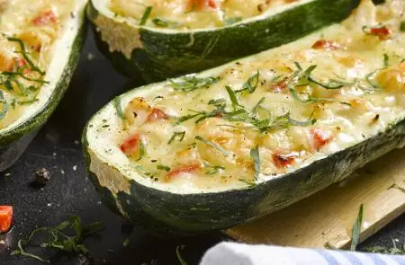 Zapallo Italiano con relleno de Pollo Asado