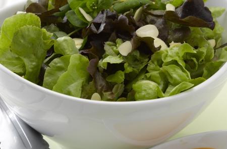 Ensalada de zanahoria, rábano blanco repollo morado