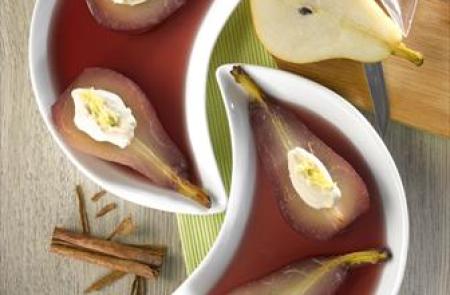 Peras Pochadas con Crema de Jengibre