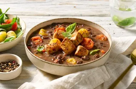 Sopa de porotos negros con cerdo