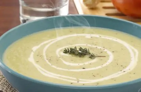 Sopa de Apio con Queso y Yogurt