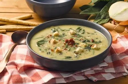 Sopa de huevo y hortalizas