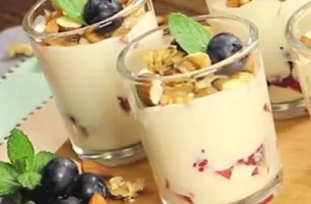 Shot de Yoghurt, Manjar y Berries