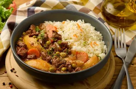 Estofado de Carne con Papas y Arvejas