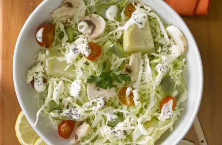 Ensalada de repollo y tomate
