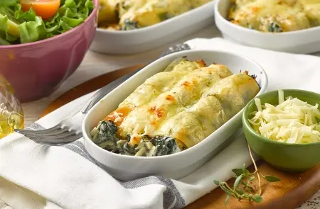 Canelones de pollo y espinaca a la crema sin lactosa