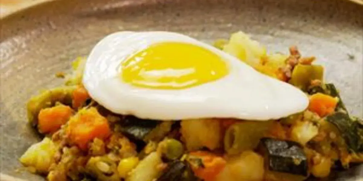 plato de charquican comida chilena