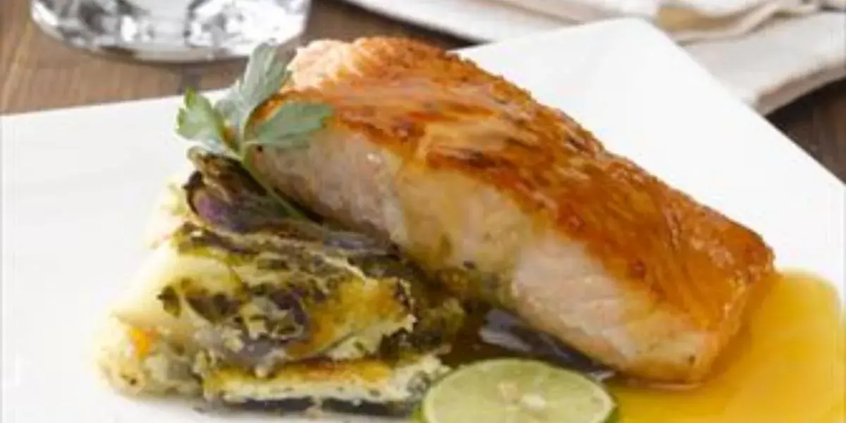 plato de salmón en salsa de miel 